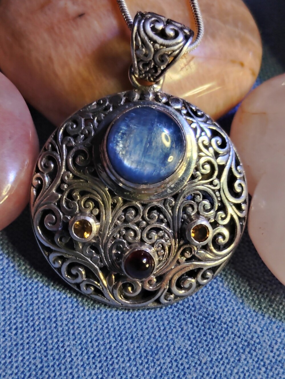 MEDALLION: (4) STONE/*TOP* KYANITE/*BELOW*ORISSA GARNET,*BRAZILIAN CITRINE./18"